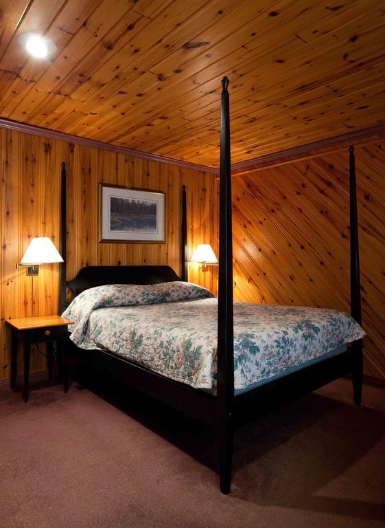 Pow Wow Point Lodge Хънтсвил Екстериор снимка